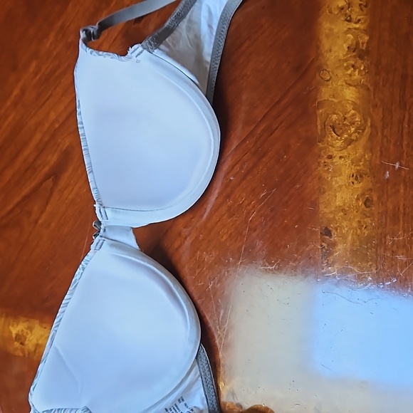 Bras - Picture 5 of 8